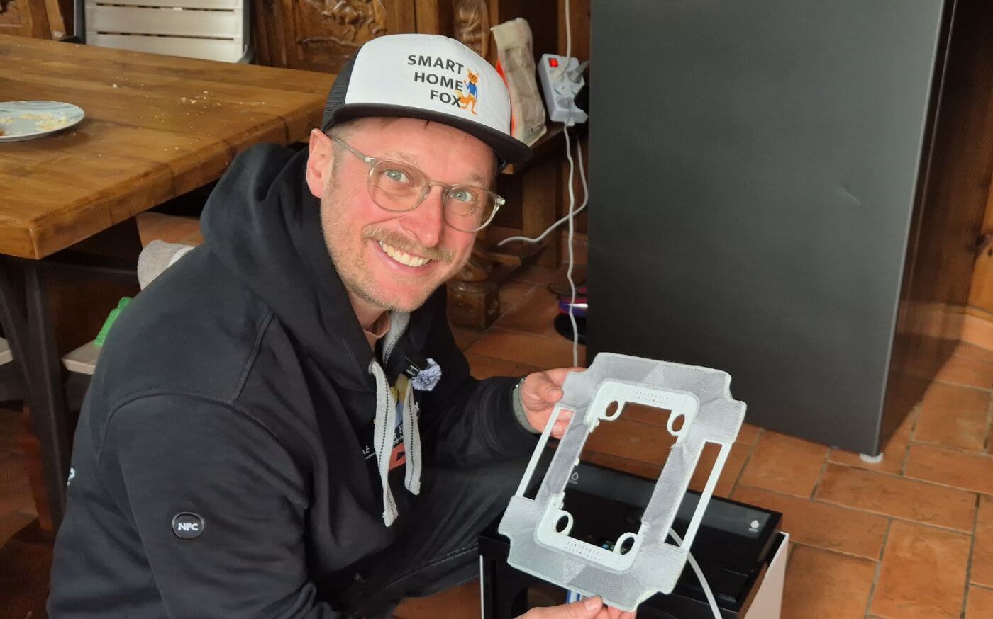 ECOVACS WINBOT W3 OMNI Wischpad-Halterung wird in die Vortex Wash Station eingesetzt